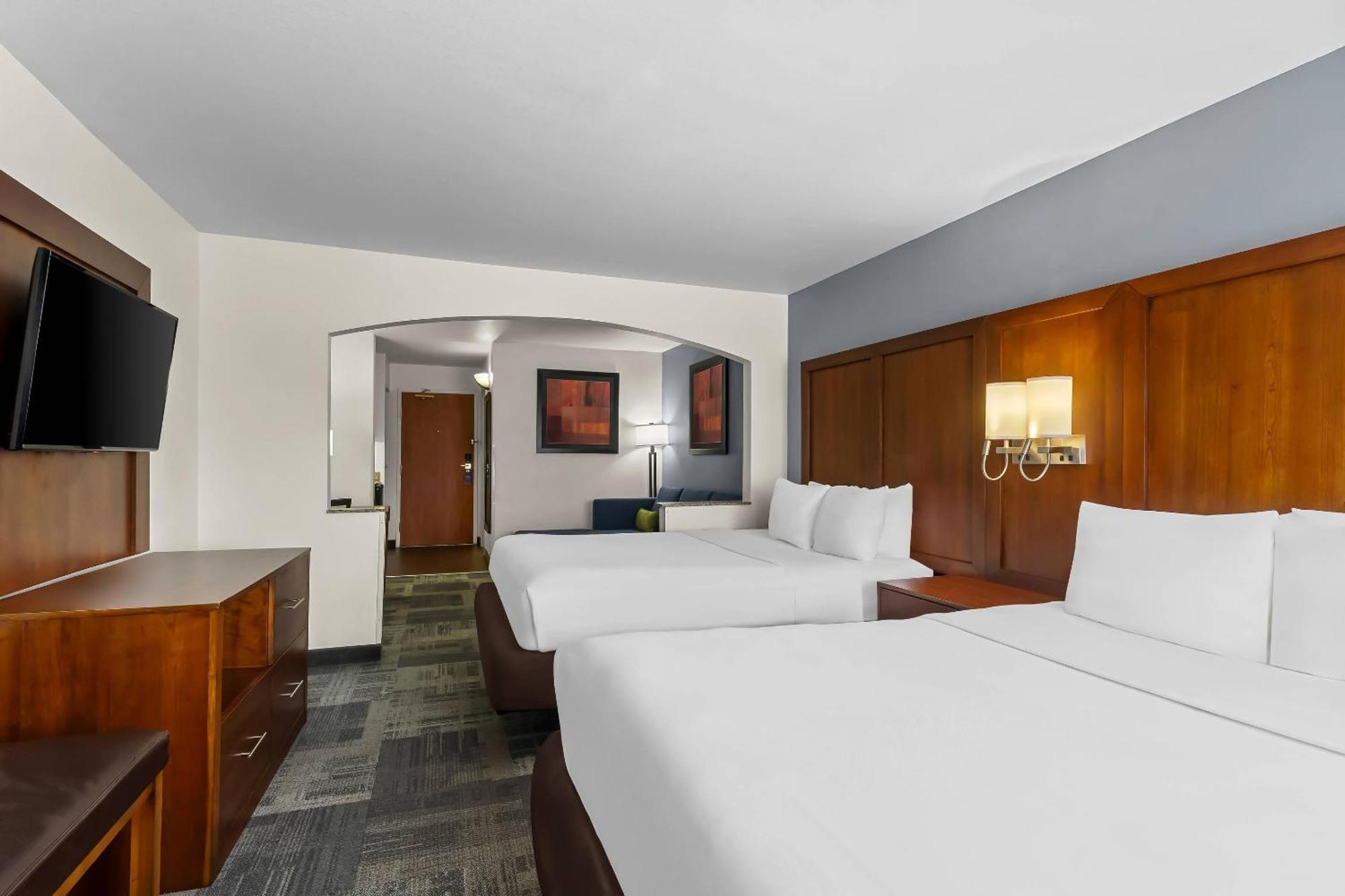 Queen Suite with Two Queen Beds - Non-Smoking